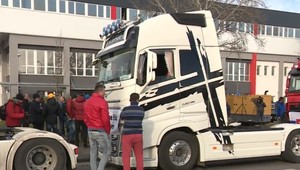 Nie všetko, čo autodopravcovia žiadajú, sa dá hneď splniť. Zmenu cestnej dane bude riešiť až nová vláda