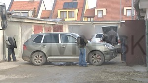 EXKLUZÍVNE ZÁBERY: Razia kukláčov v Seredi! Policajti rozbili bankomatovú mafiu