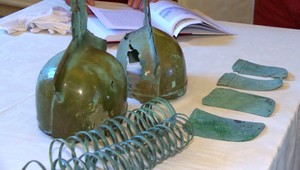 Na východe našli unikátne prilby z doby bronzovej. Objavil ich hubár