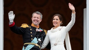 VIDEO: Dánsko po nečakanej abdikácii privítalo nového kráľa