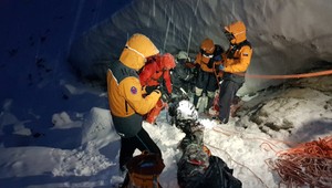 V masíve Lomnického štítu vyhasol život dvojice horolezcov