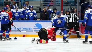 Šialenec na ľade! Tomáš Marcinko dostal bitku, skončil v nemocnici