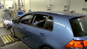 Nové systémy pre autá. Aj menej luxusné budú musieť byť bezpečnejšie