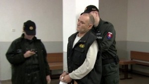 Po pohrebe kamaráta chcel opitý muž (49) zabiť svoju rodinu