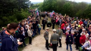 Stovky ľudí prišli vzdať poctu M.R.Štefánikovi