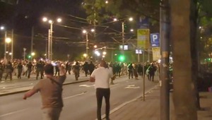 Protestujúci študenti tvrdia, že srbská vláda sa snaží vyprovokovať občiansku vojnu