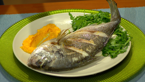 Pražma na rukolovo – mozzarellovom šaláte s mrkovým pyré