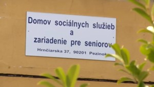 Po päťdesiatich dňoch čiastočne zrušili karanténu v DSS Pezinok, niektorí zamestnanci môžu ísť domov