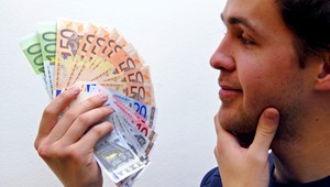 Rozdiel medzi minimálnou a priemernou mzdou sa postupne stráca