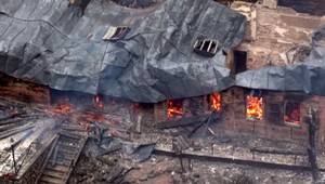 VIDEO: V českom národom parku vypukol rozsiahly požiar, zhoreli historické chaty