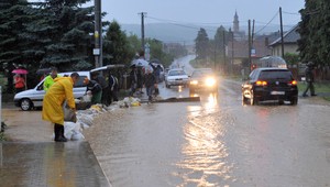 Po lejaku na východe ohrozuje veľká voda viaceré obce