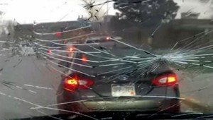 Krúpy uväznili rodinu v aute, deti kričali od strachu