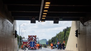 Zrážka dvoch áut: Tunel Branisko bol uzatvorený, zranených je niekoľko ľudí, z toho štyri deti
