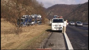 Kamionista odpadol! Skončilo sa to haváriou a kolónami