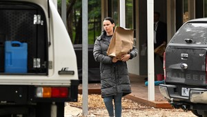 Žena uvarila bývalým svokrovcom huby, teraz je obvinená z vraždy