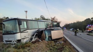 Cestu za Lozornom sprejazdnili. Skúsený vodič autobusu zabránil vážnejším následkom