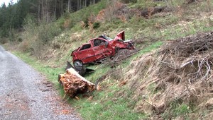 Dramatická nehoda na horskom priechode Čertovica. Auto sa rútilo 300 metrovým zrázom