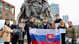 FOTOREPORTÁŽ: "Za slušné Slovensko" sa zhromaždili aj vo Veľkej Británii a v Írsku