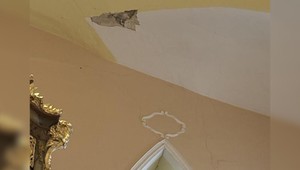 Zemetrasenie poškodilo historický kostol v Báči. Vzácny organ zasiahli padajúce kusy omietky