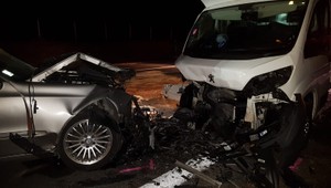 Čelná zrážka na D2. Na mieste zasahoval vrtuľník