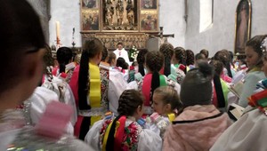 Veľkú noc oslavujú kresťania po celom svete. Pápež požiadal veriacich o mier