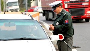 Ak šoférujete a potrebujete okuliare, noste ich. Inak zaplatíte 50 eur