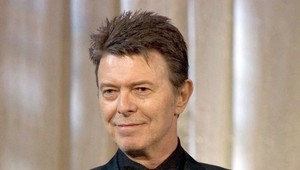 Odhalili sochu Davida Bowieho