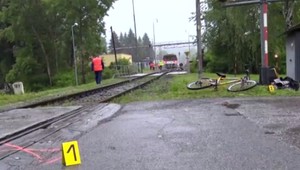 Cyklista vošiel rovno pod vlak. Vraj  ho nevidel cez kapucňu