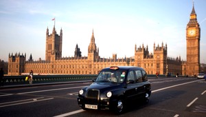 Pod kontrolou britských úradov je 227 slovenských rodín