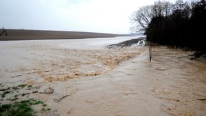 Veľká voda, bahno i vyplavené ryby. Búrky ochromili Slovensko