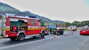 Motorkár nezvládol predbiehanie, zrážka s traktorom ho stála život