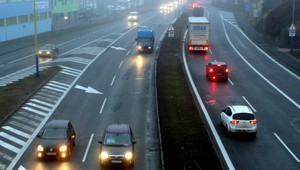 Realita slovenských ciest? Jama, kam sa pozrieš...