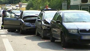 Reťazová nehoda pri Banskej Bystrici. V nemocnici skončilo malé dieťa