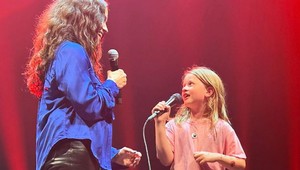 Slávna speváčka prekvapila ľudí na koncerte: Duet s 8-ročnou dcérkou dojal úplne každého