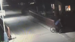 Muž spadol aj s bicyklom do rieky. Sám by sa však z nej asi nedostal