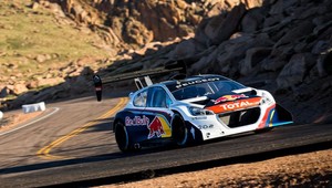 Loeb na pretekoch Pikes Peak okrem víťazstva aj s rekordom