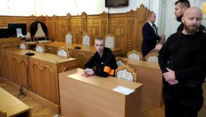 Chcel ísť do basy, a tak bodol kamaráta. Mladík sa teraz postavil pred súd