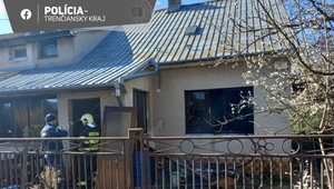 Pri požiari rodinného domu zahynuli dve osoby