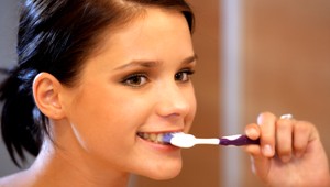 Čistením si zuby kazíme, tvrdia vedci