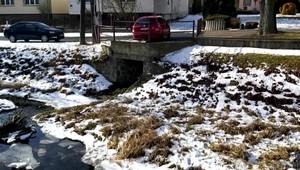 V potoku ležal muž. V ranných hodinách ho objavili ľudia cestou do kostola, pomôcť mu už nedokázali