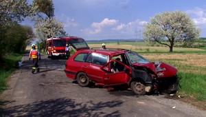 V kritickom stave previezli po nehode chlapca (4) do nemocnice. Polícia nevie, kto auto šoféroval