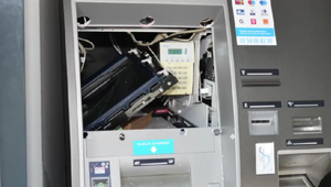 Pomocou sofistikovaného zariadenia spôsobil banke tisícové škody. Trestné stíhanie ale zastavili