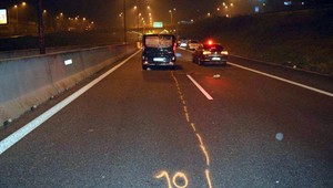 Mladík prechádzal pešo cez diaľnicu. Zrážku s autom neprežil