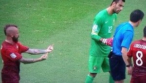 Meireles nedostane na MS trest za vztýčené ukazováky