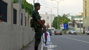 Na Srí Lanke sa koná prvá pravidelná nedeľná omša. Vojaci prehľadávajú všetkých, ktorí sa chcú zúčastniť
