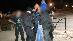 Ožraté tínedžerky (15,17) nevedeli stáť na nohách ani dýchať