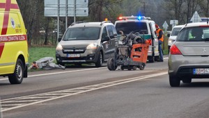 Vodič dodávky narazil do cestárov, ktorí frézovali cestu