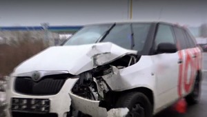 Šesť nehôd za tri hodiny. Poľadovica sa vypomstila viacerým vodičom