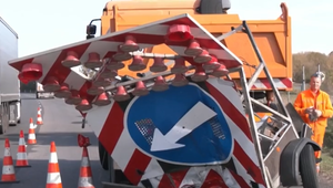 Ďalšia nehoda na R1: Auto vrazilo do cestárskeho vozidla