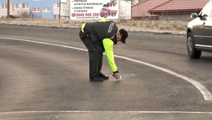 Zrážka cyklistu s nákladným autom mala tragické následky